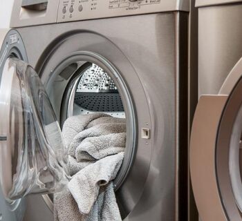 How to Remove Dog Hair From Clothes in Washing Machine