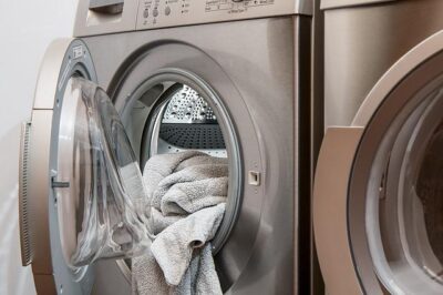 How to Remove Dog Hair From Clothes in Washing Machine